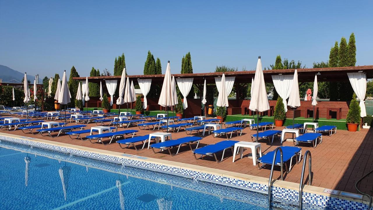 Hotel Garden Club Брашов Екстериор снимка