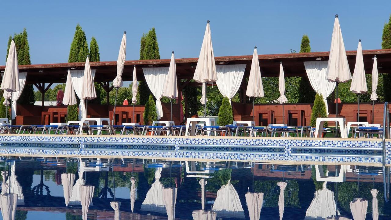 Hotel Garden Club Брашов Екстериор снимка