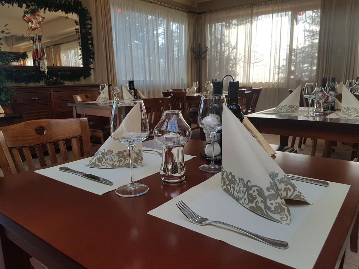 Hotel Garden Club Брашов Екстериор снимка