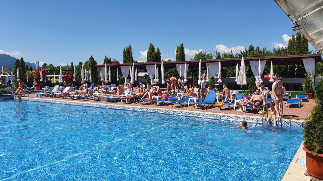 Hotel Garden Club Брашов Екстериор снимка