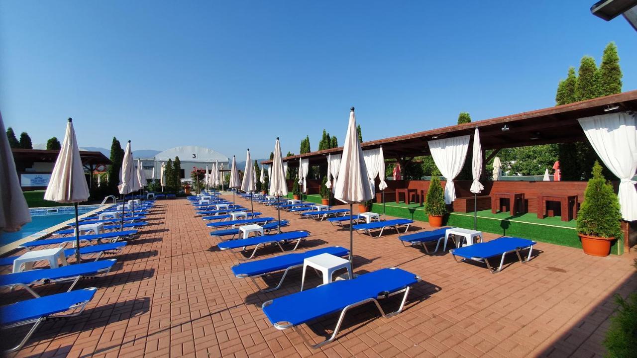 Hotel Garden Club Брашов Екстериор снимка