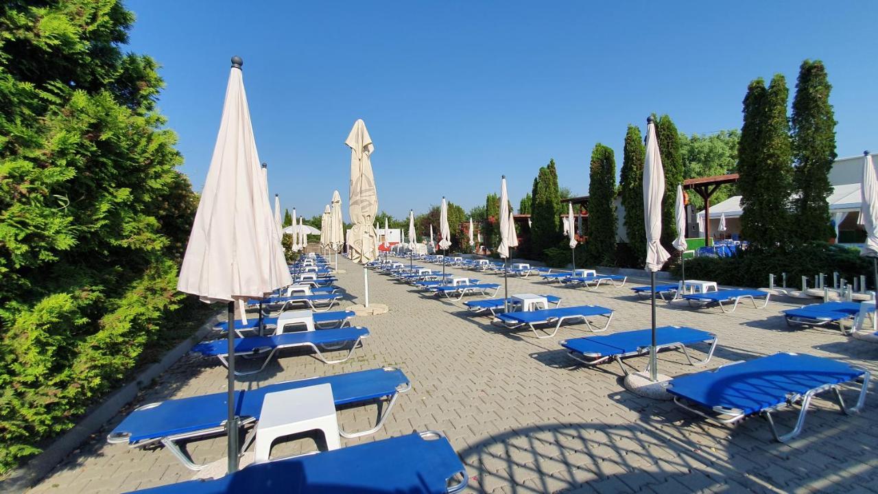 Hotel Garden Club Брашов Екстериор снимка