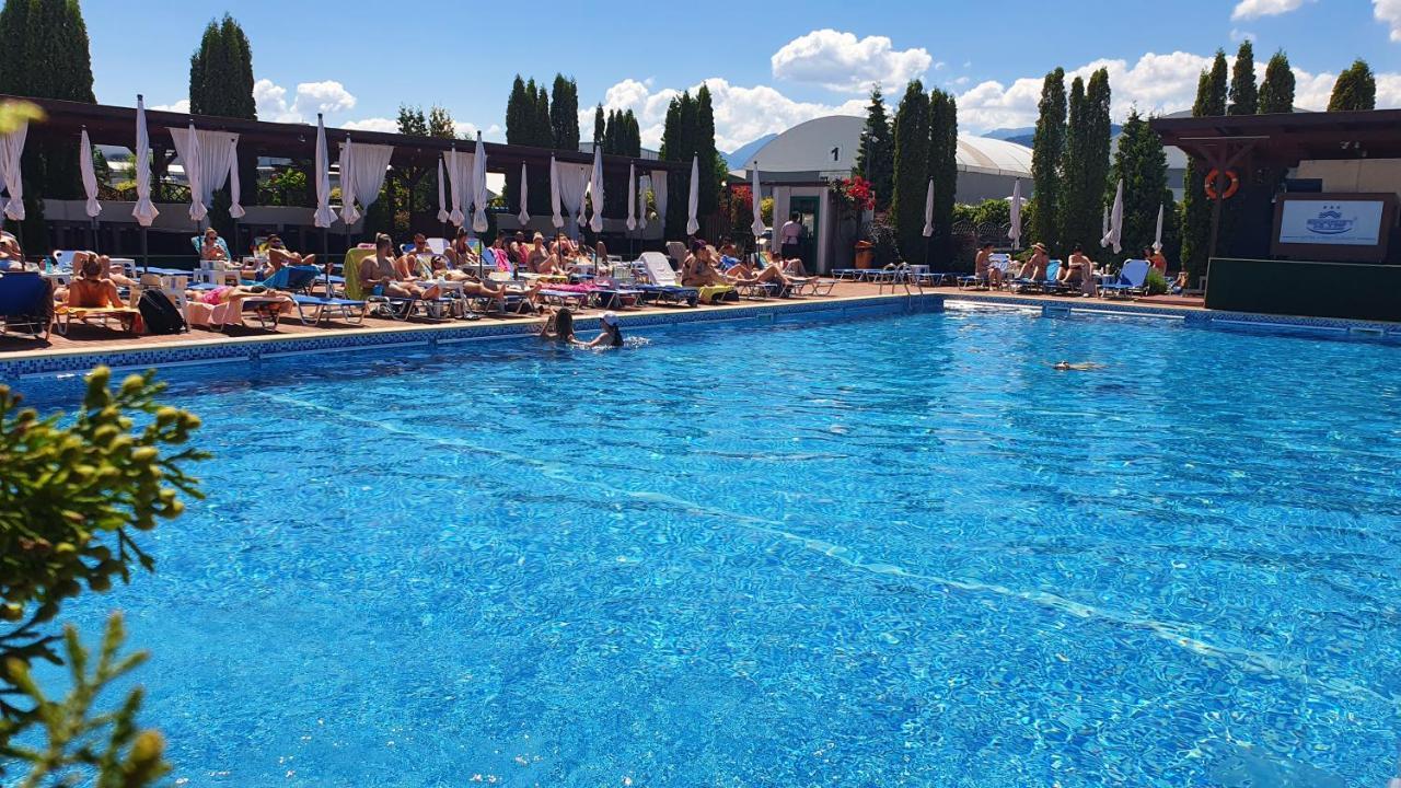 Hotel Garden Club Брашов Екстериор снимка