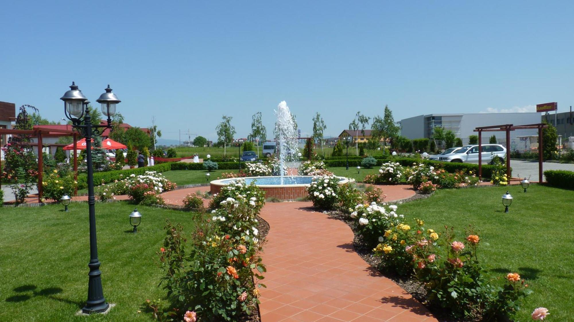 Hotel Garden Club Брашов Екстериор снимка