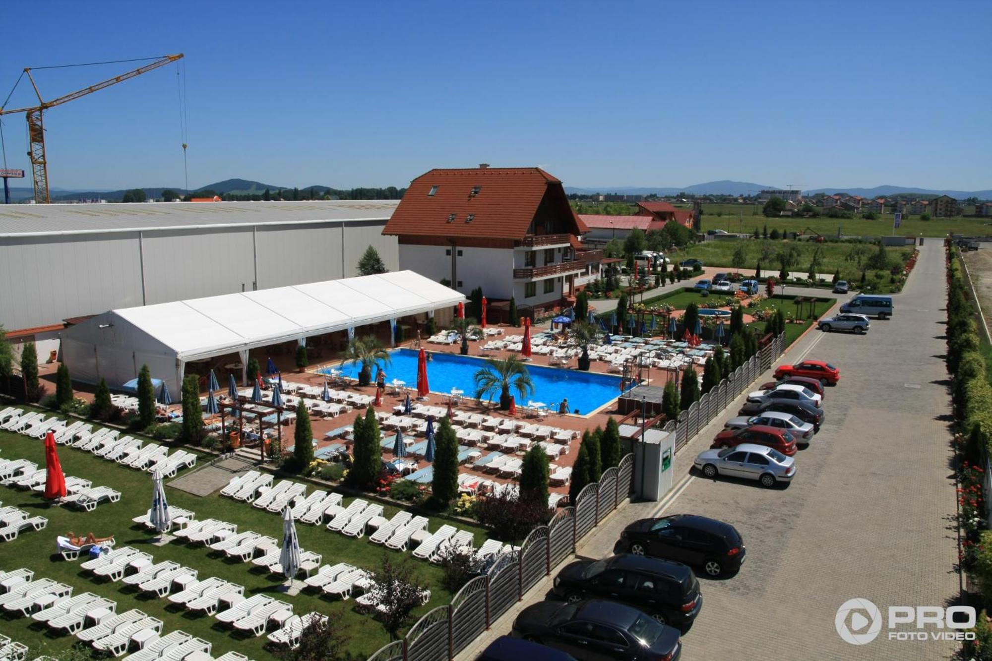 Hotel Garden Club Брашов Екстериор снимка
