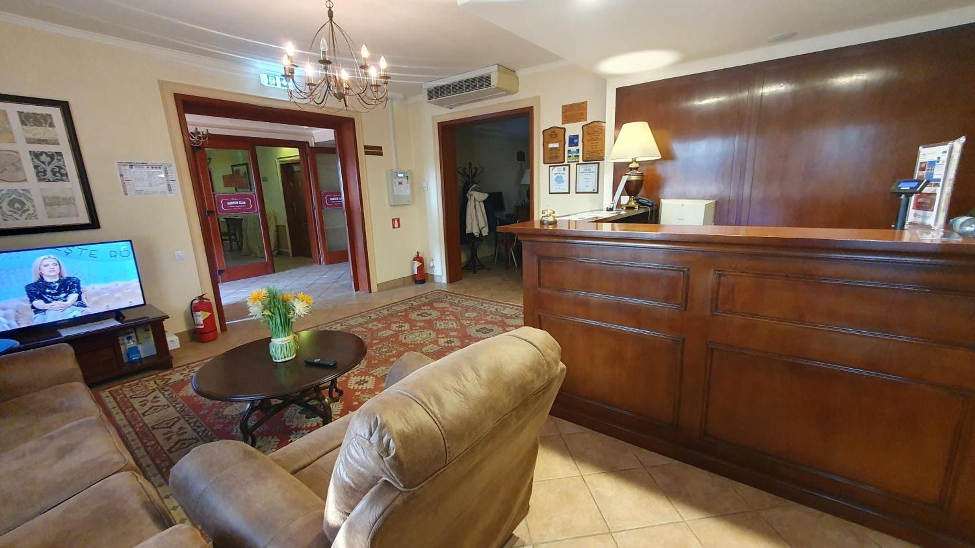 Hotel Garden Club Брашов Екстериор снимка