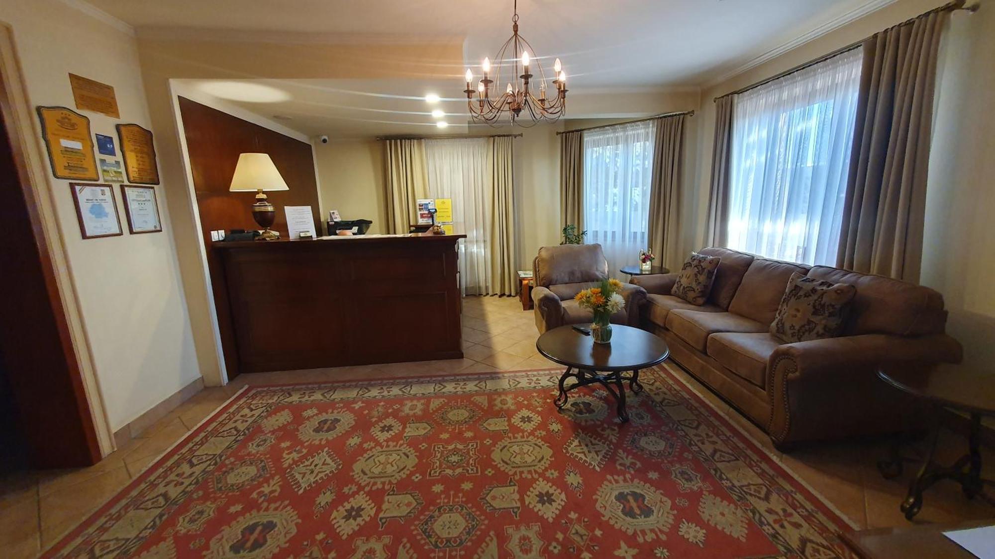 Hotel Garden Club Брашов Екстериор снимка