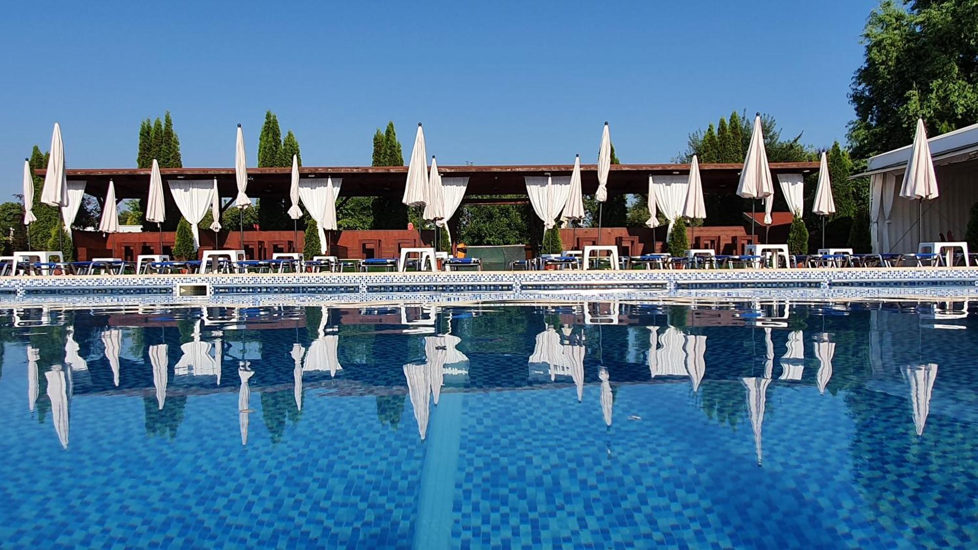 Hotel Garden Club Брашов Екстериор снимка