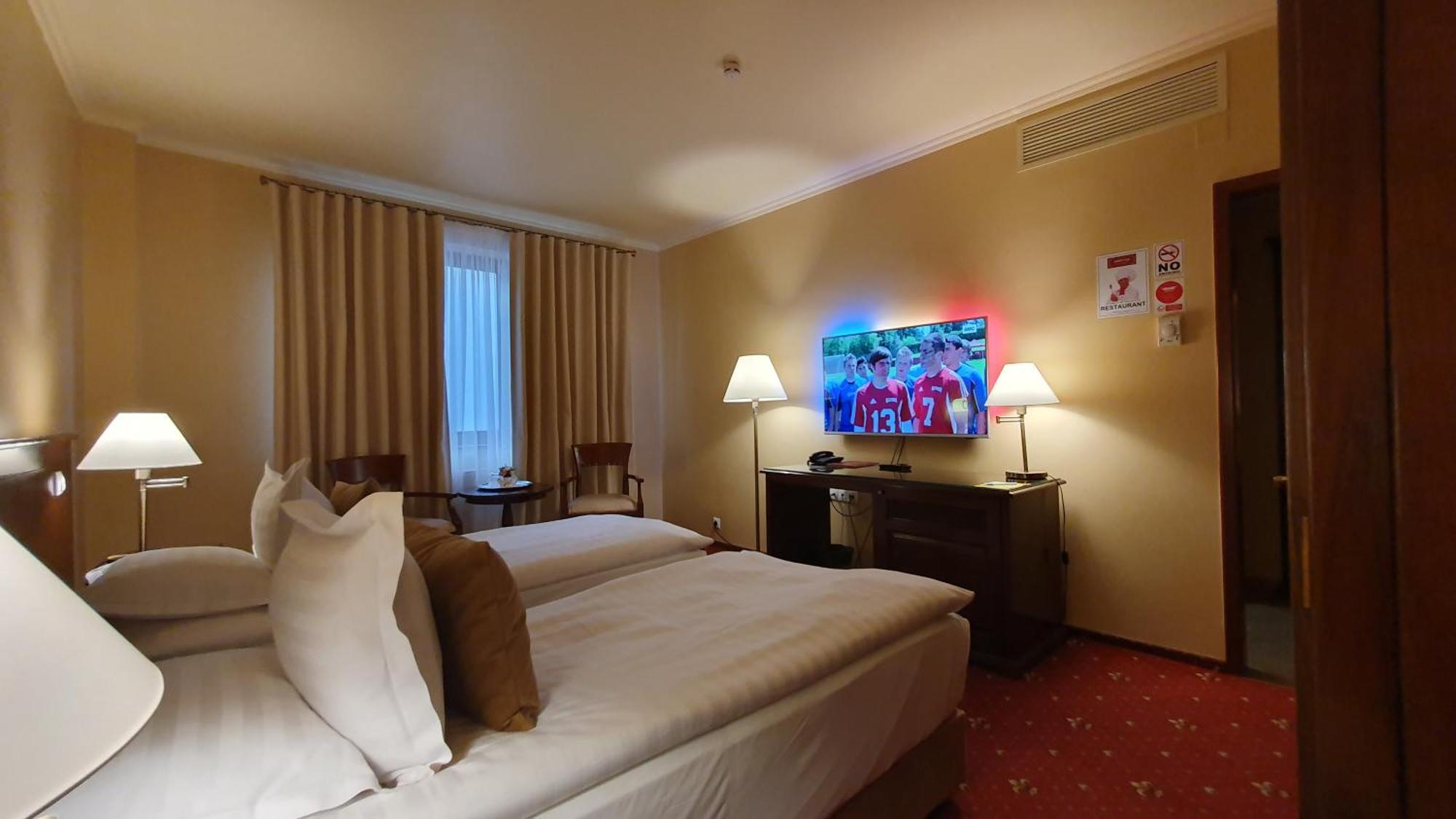 Hotel Garden Club Брашов Екстериор снимка