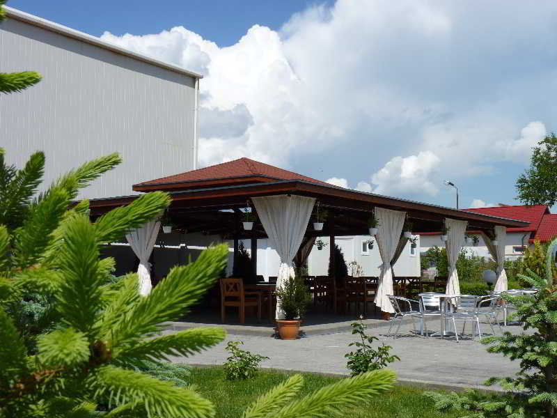 Hotel Garden Club Брашов Екстериор снимка