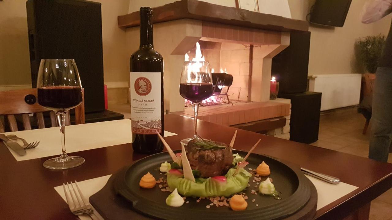 Hotel Garden Club Брашов Екстериор снимка