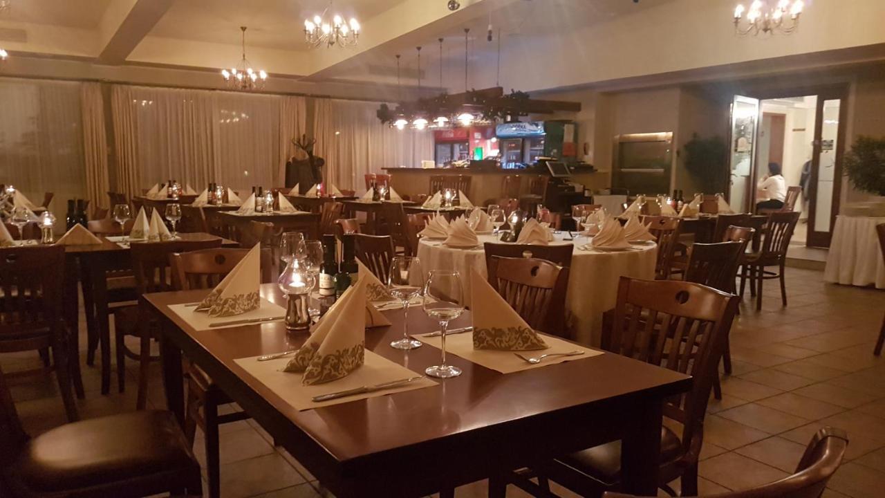 Hotel Garden Club Брашов Екстериор снимка