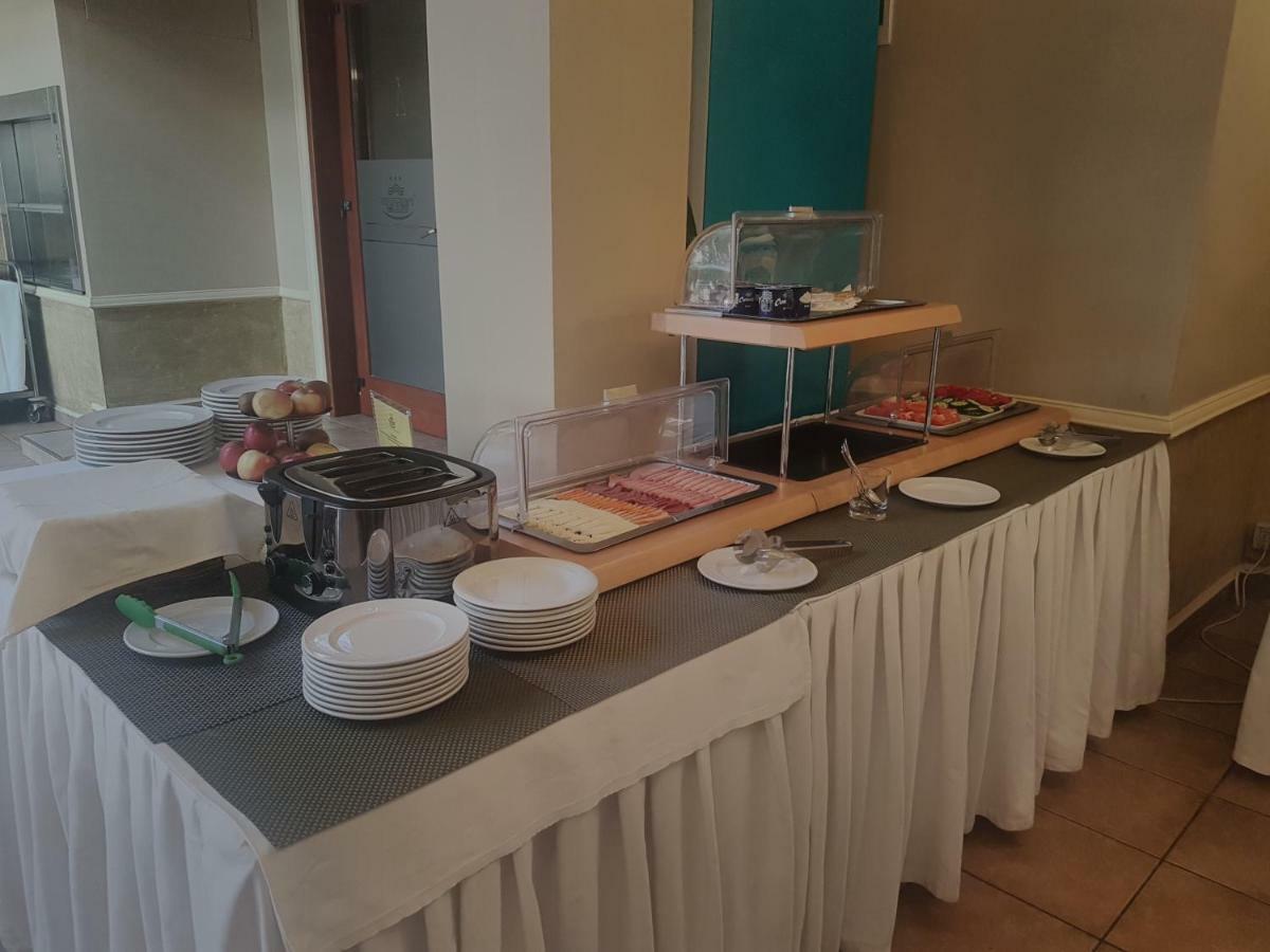 Hotel Garden Club Брашов Екстериор снимка